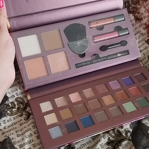 Ulta Makeup Kit - Picture 3 of 5